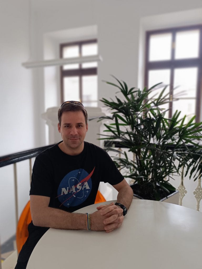 Veřejný webinář pro lektory a učitele The Unseen Lesson Plan - Behind The Curtain 4 Adam T